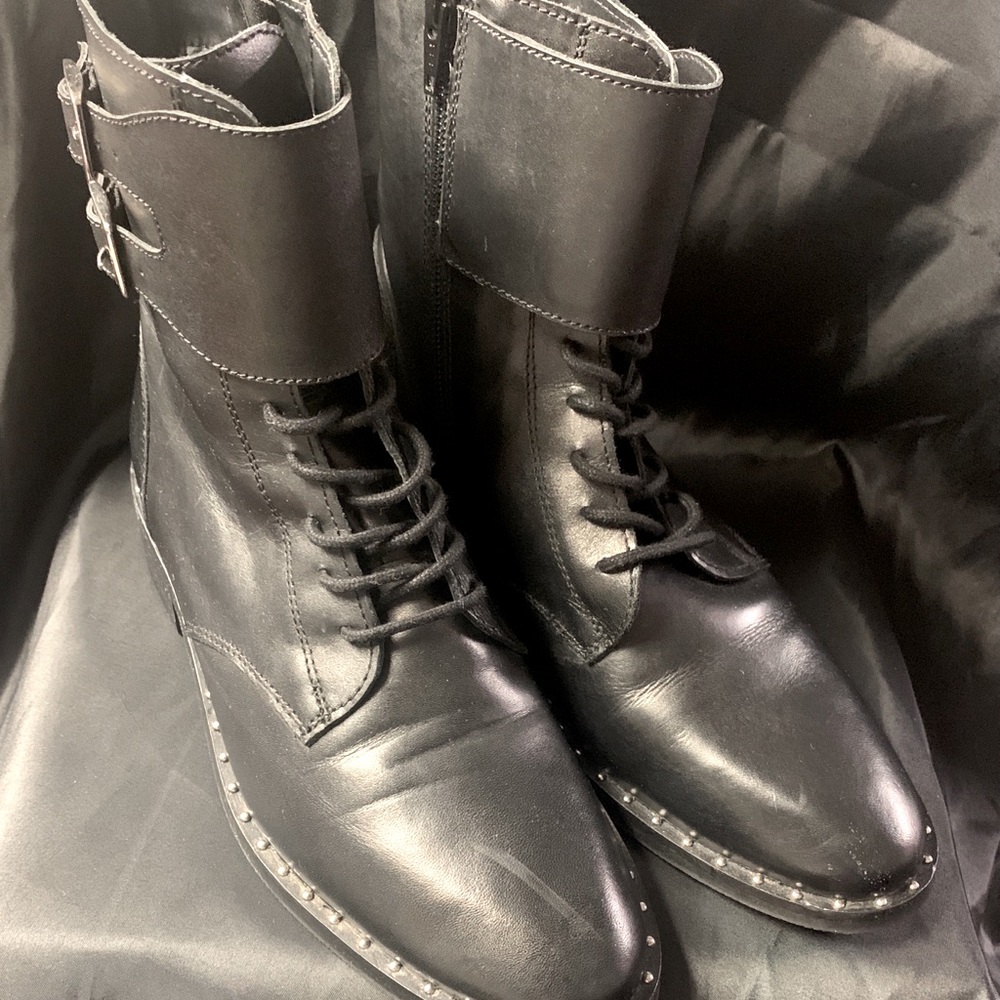 Women’s Black leather boots by Catherine Malandrino